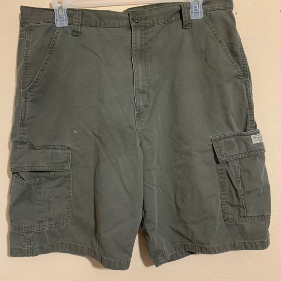 Wrangler Men’s Cargo Shorts, size 38 - Picture 1 of 8
